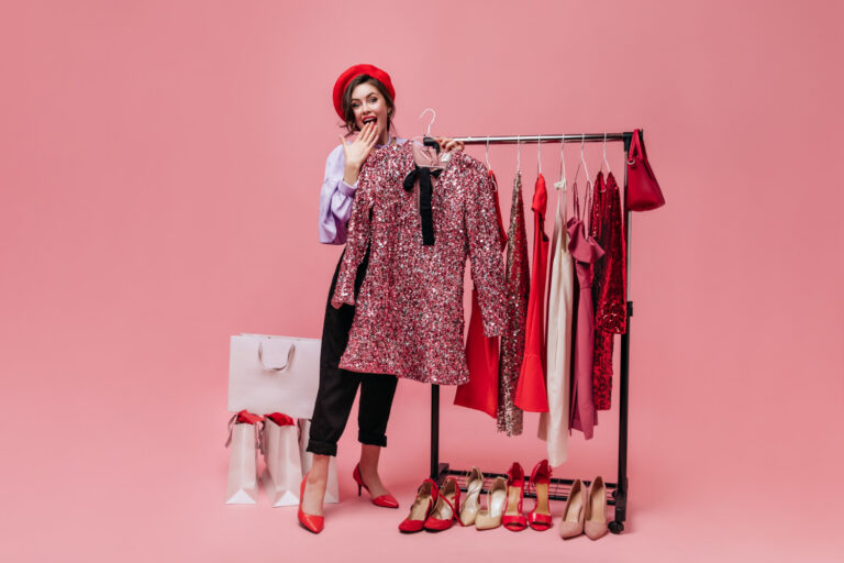 Femme en agence des laveries d'Abidjan