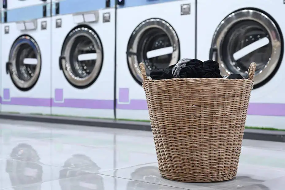 Chez Les Laveries d'Abidjan, nous sommes dédiés à offrir un service de lavage de qualité supérieure pour satisfaire tous vos besoins en matière de blanchisserie. Situés au cœur d'Abidjan, nous proposons des solutions de nettoyage adaptées à votre emploi du temps, avec des technologies modernes qui respectent vos vêtements tout en garantissant un soin impeccable. Que ce soit pour un nettoyage express ou un entretien soigné, nous allions efficacité et expertise locale pour vous offrir une expérience de lavage sans tracas.